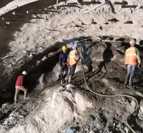 鼓楼拱顶带模注浆料的施工流程及注意事项